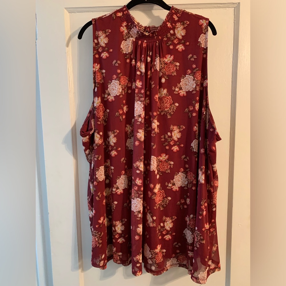 Floral sleeveless blouse 5x